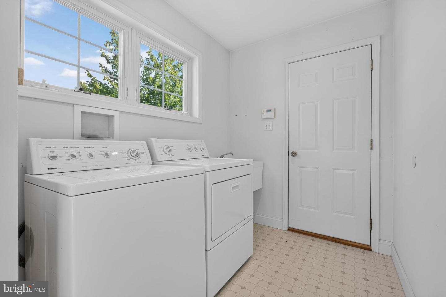1001 Kent Gdn photo 20