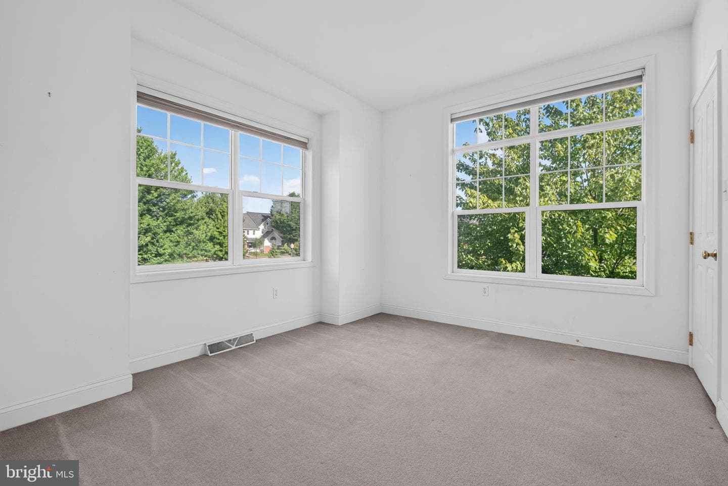 1001 Kent Gdn photo 32