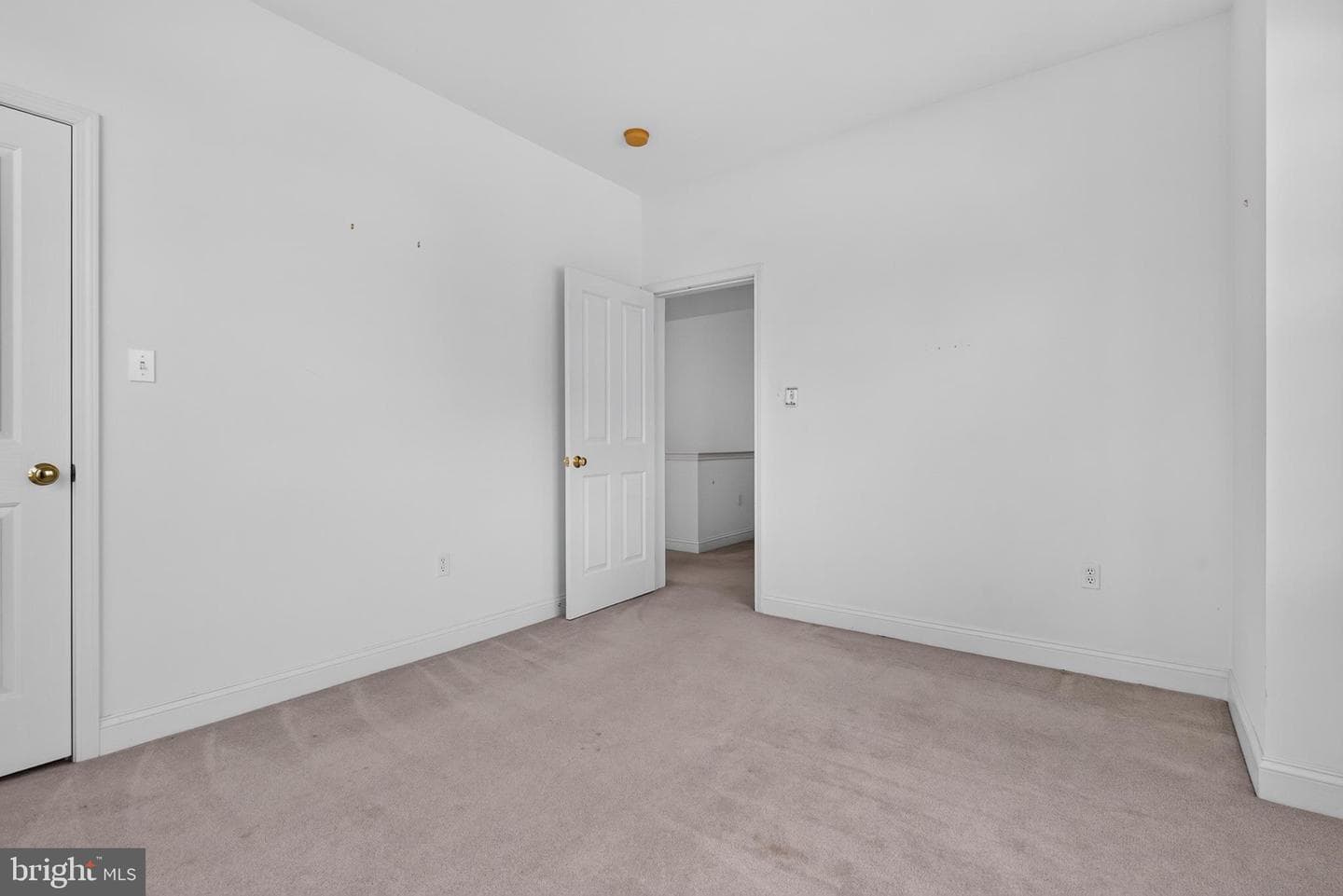 1001 Kent Gdn photo 33