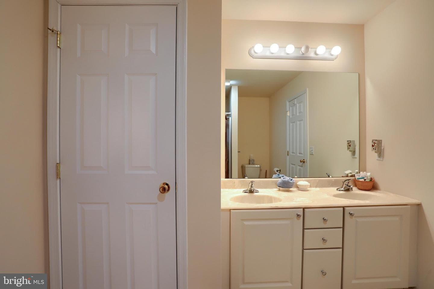 320 Ashley Drive photo 27