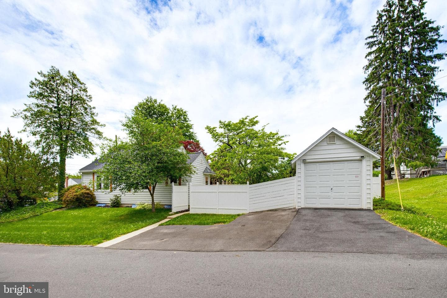 139 Montrose Avenue photo 5