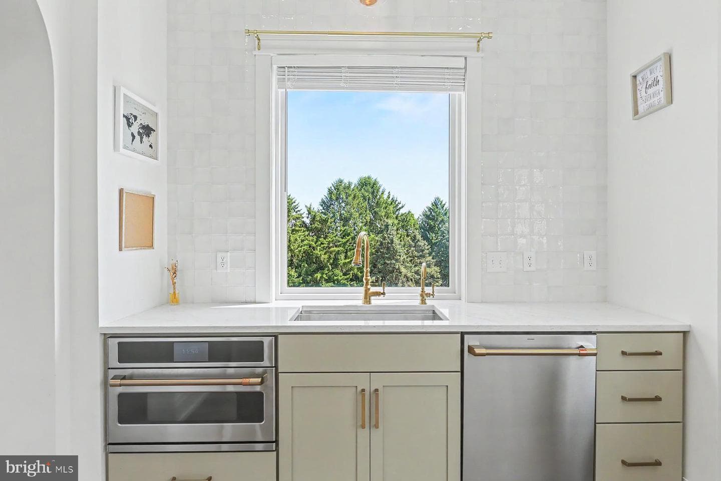 1 Strawberry Lane photo 31