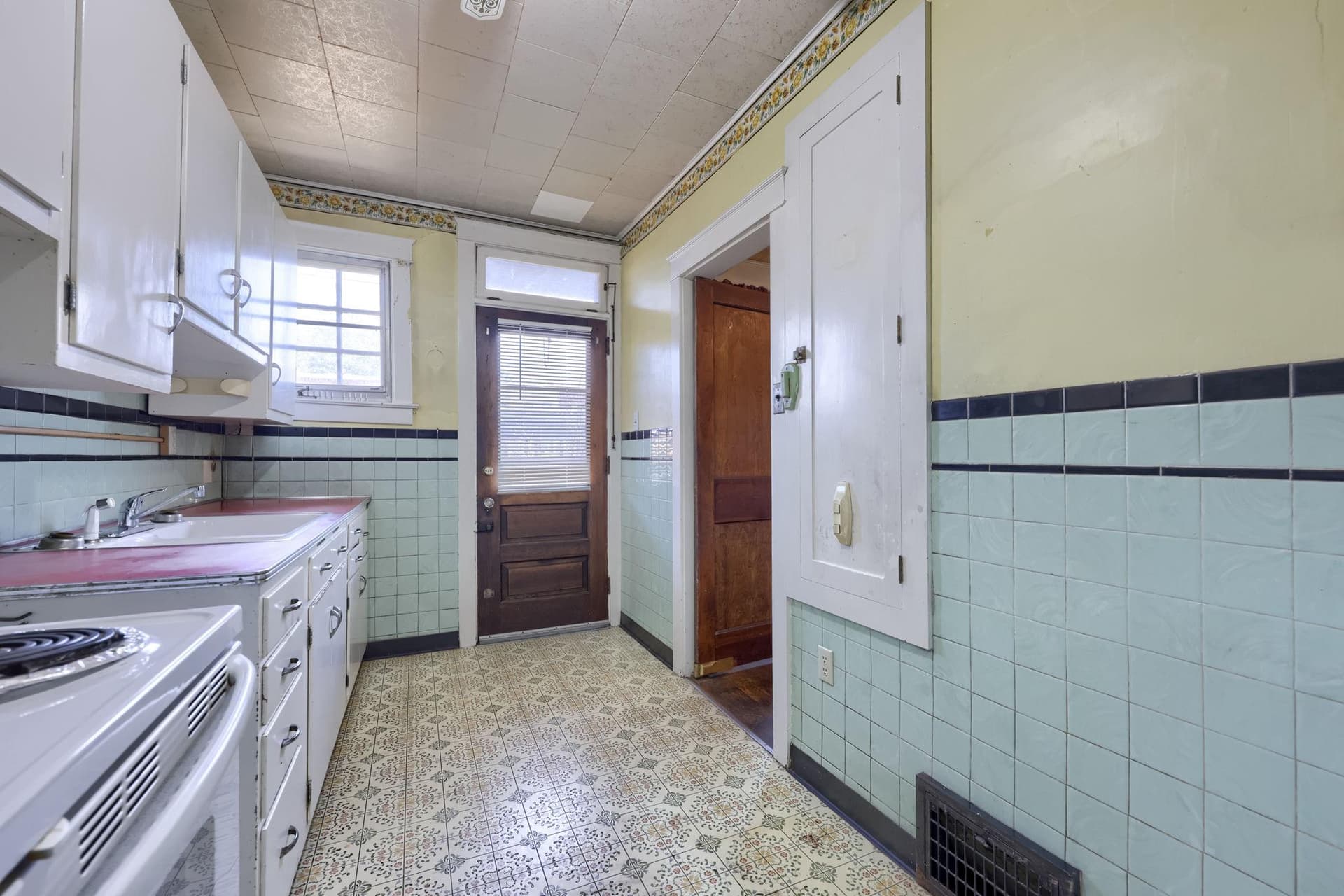 364 E Liberty Street photo 13