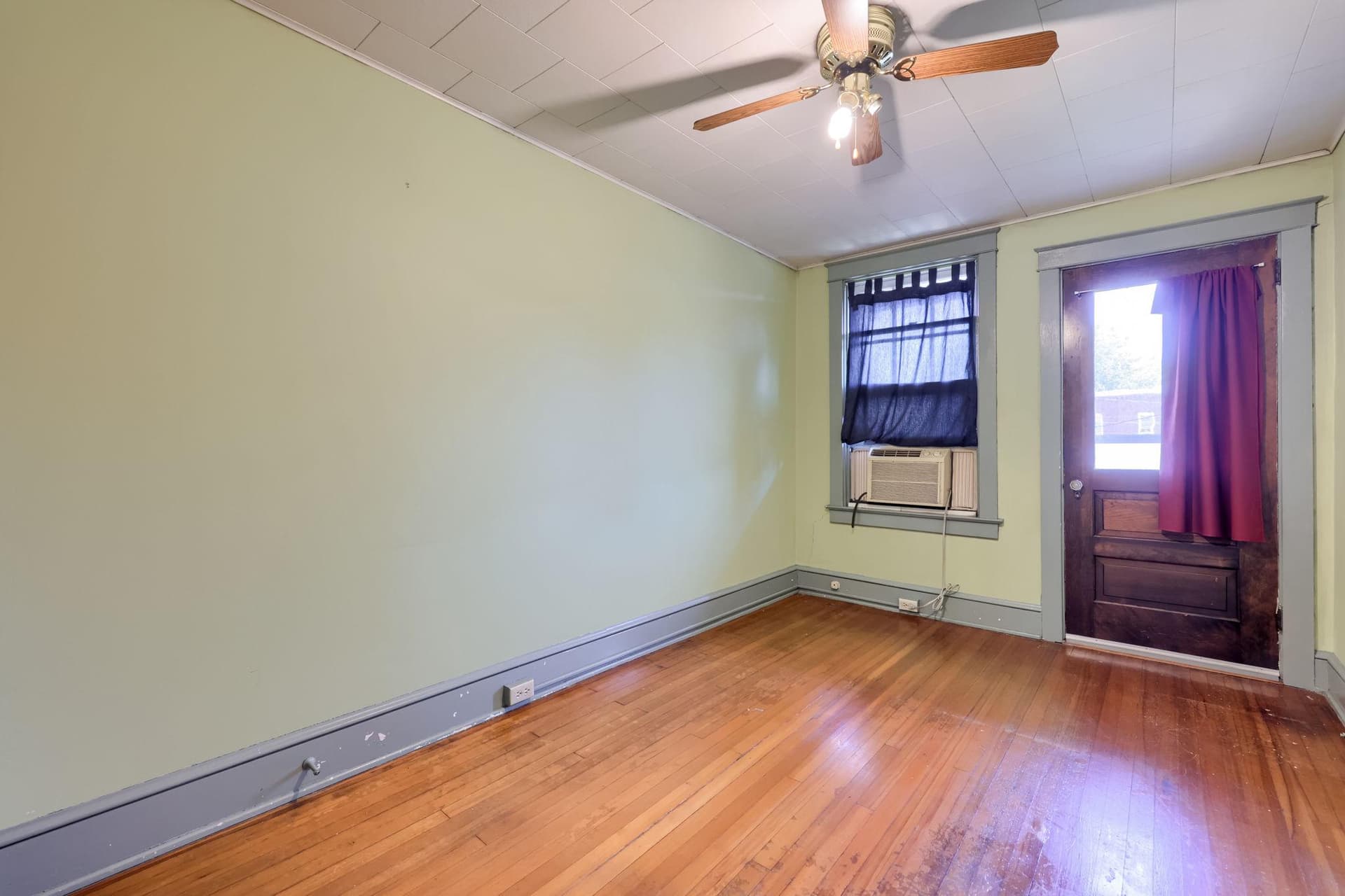 364 E Liberty Street photo 19