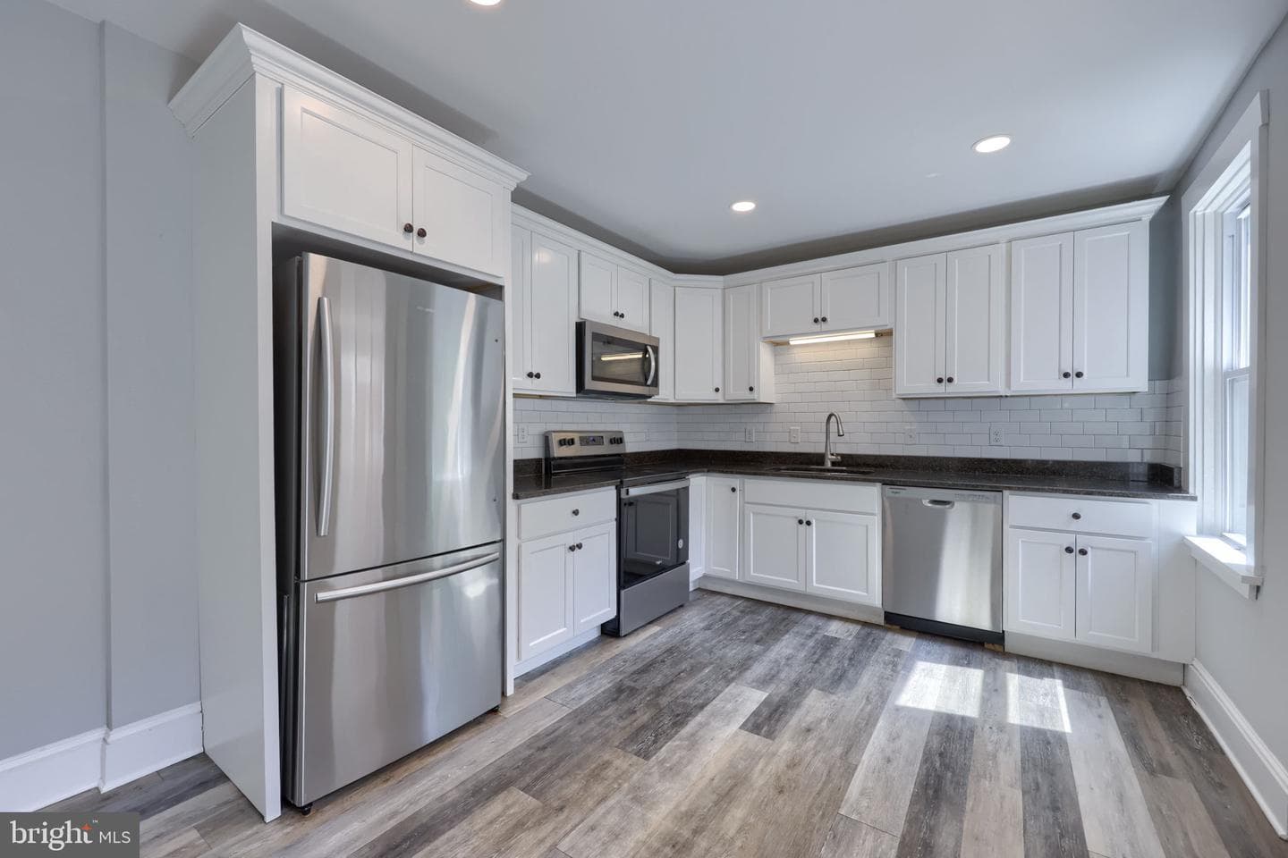 248 E Walnut Street photo 15