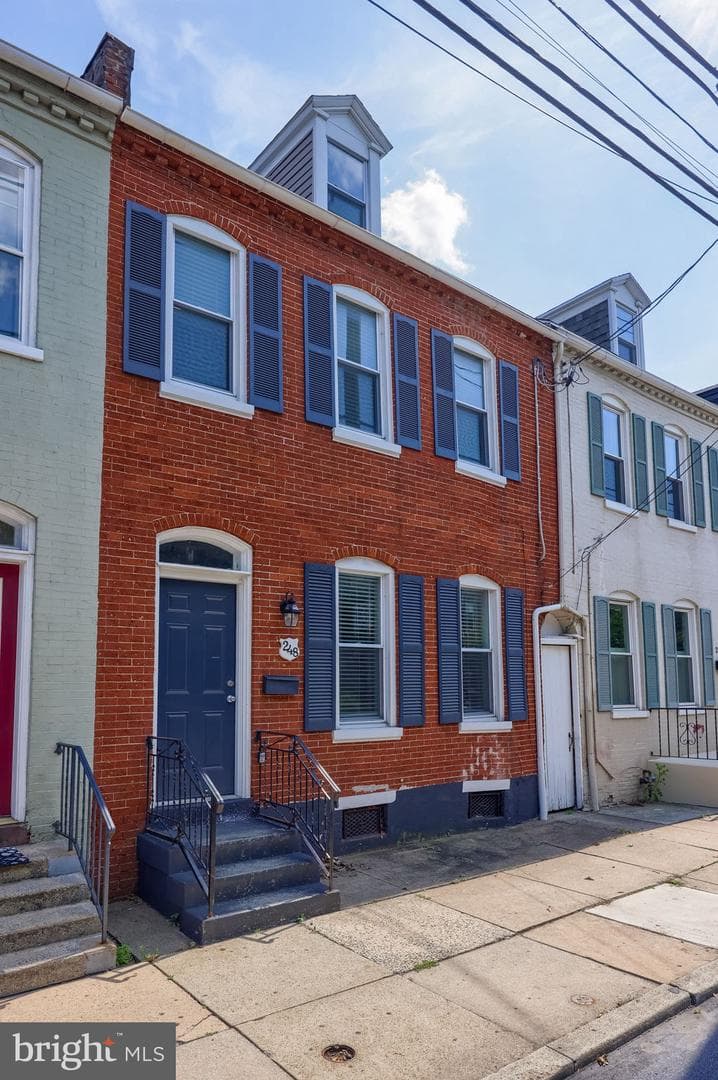248 E Walnut Street photo 3