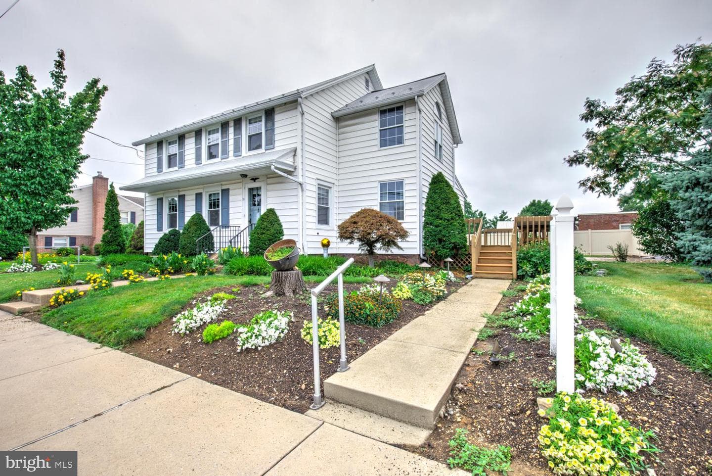 15 N Custer Avenue photo 8