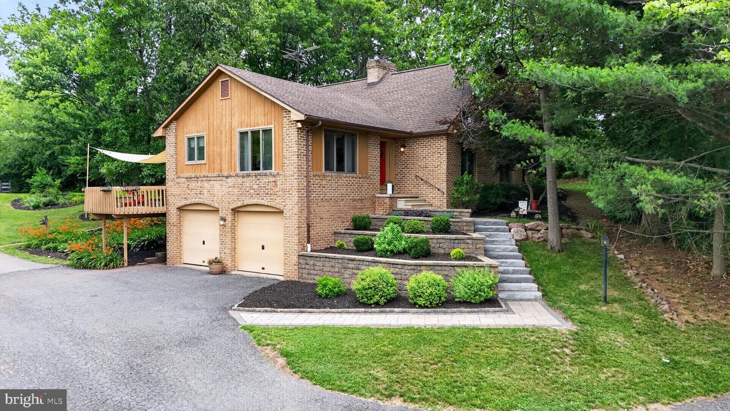 2571 Valley View Road photo 2