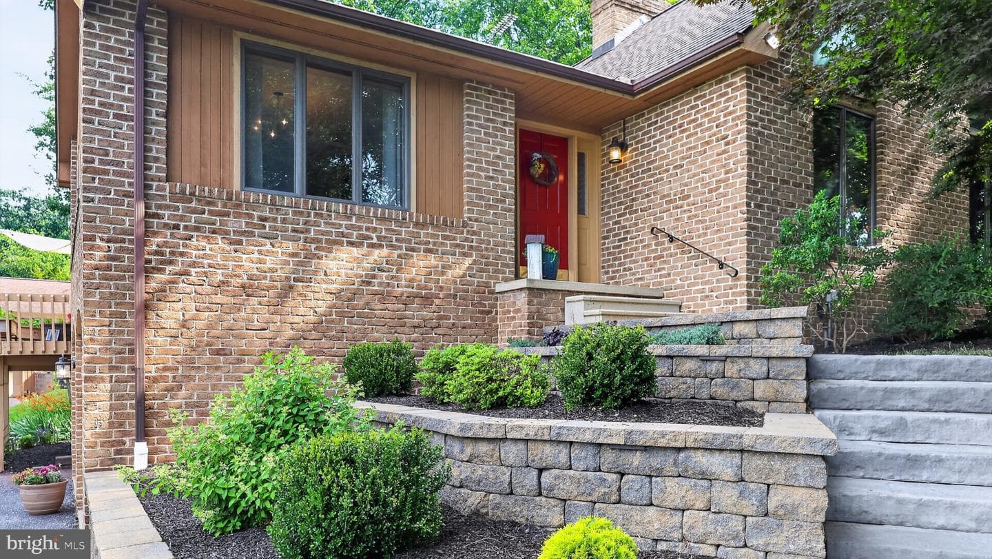 2571 Valley View Road photo 4