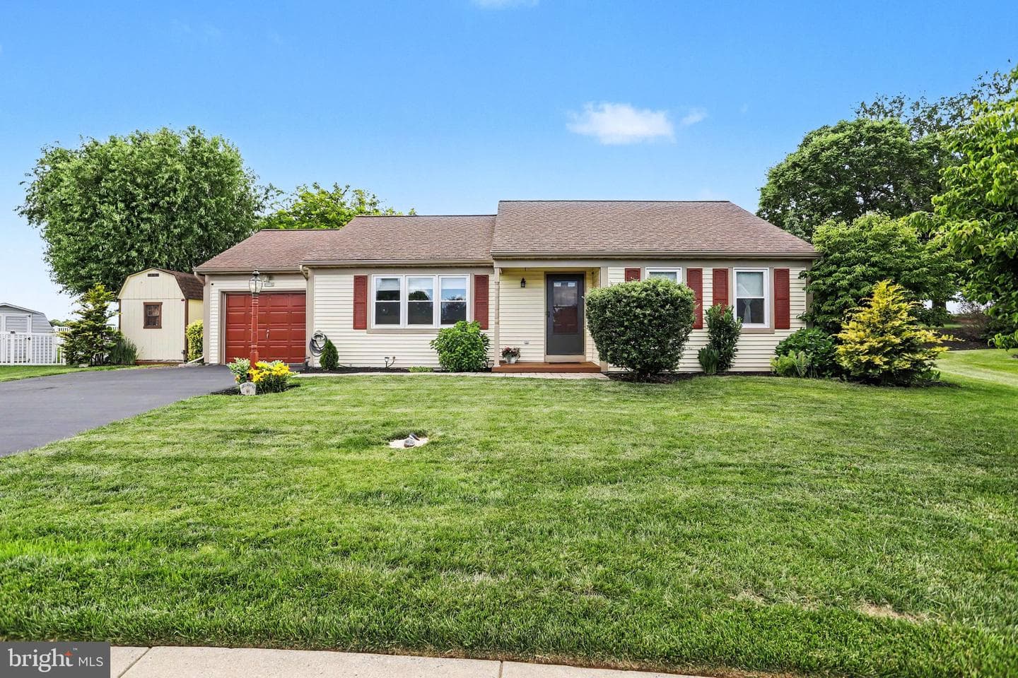 330 Dogwood Lane, New Holland
