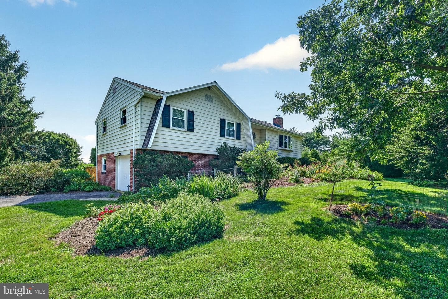 1277 S Colebrook Road photo 1