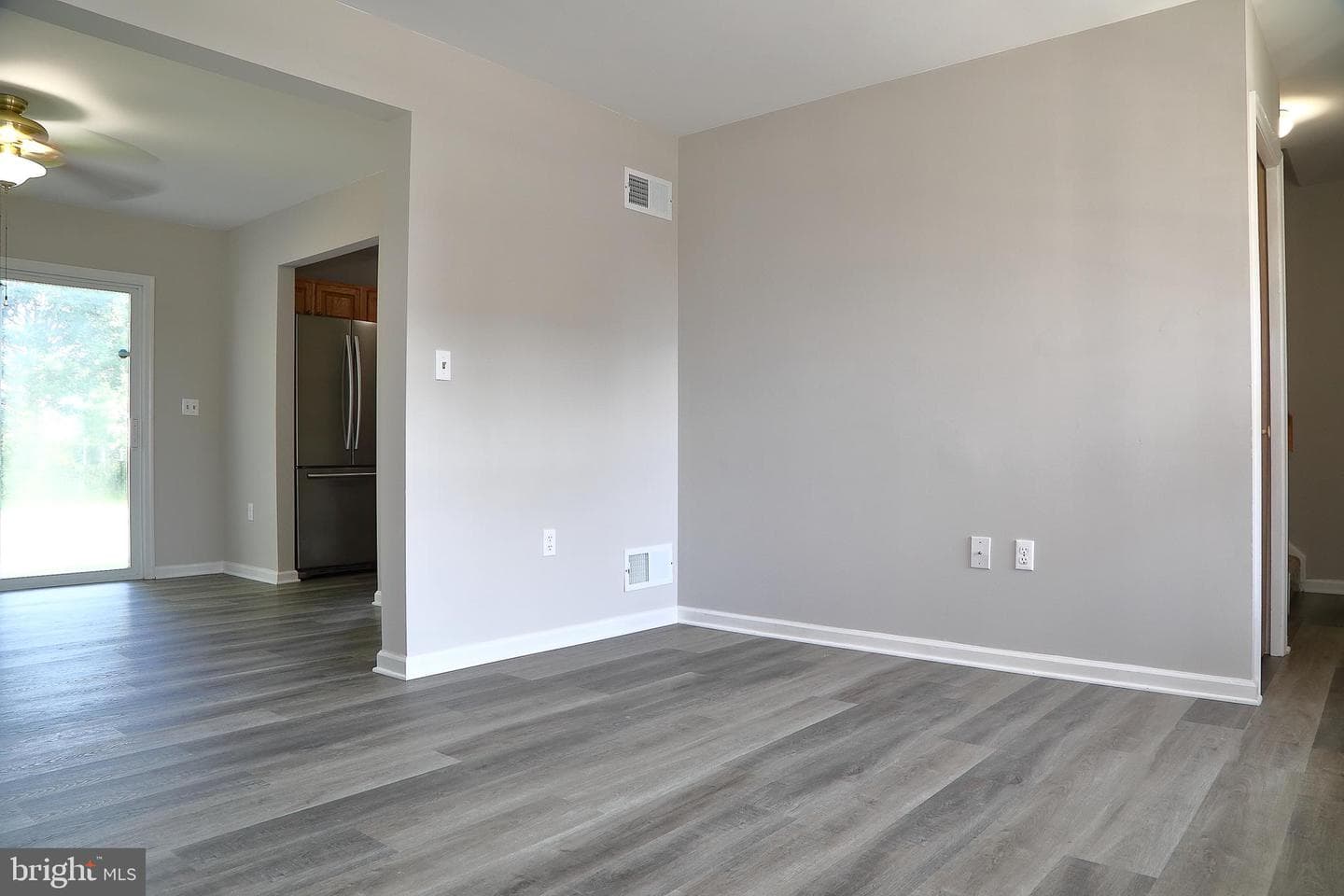 142 Chelmsford Drive photo 8