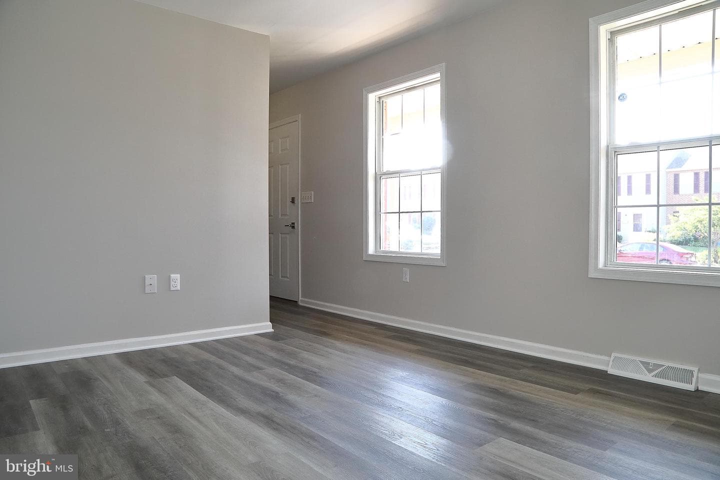 142 Chelmsford Drive photo 9