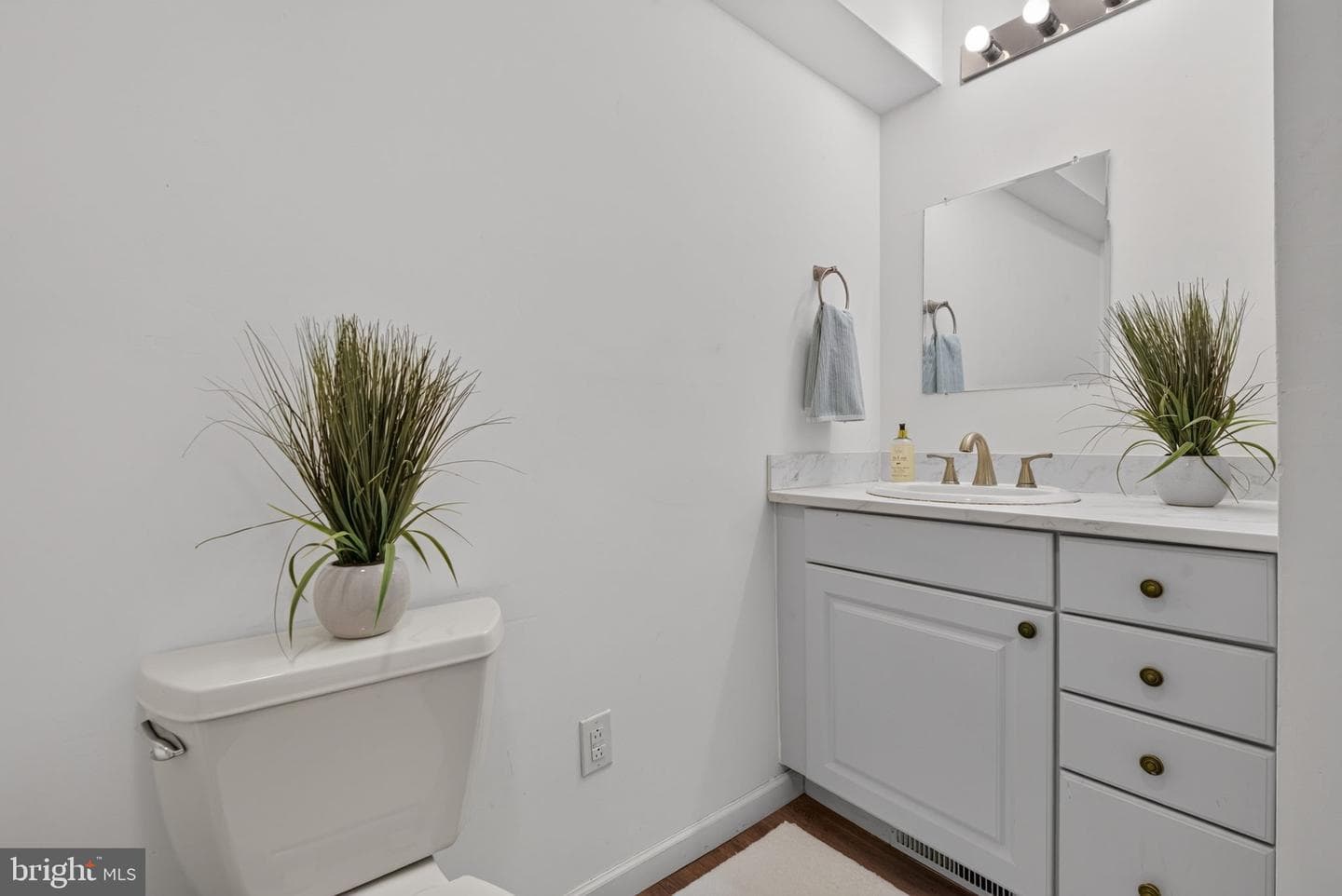 539 Woodward Street photo 20