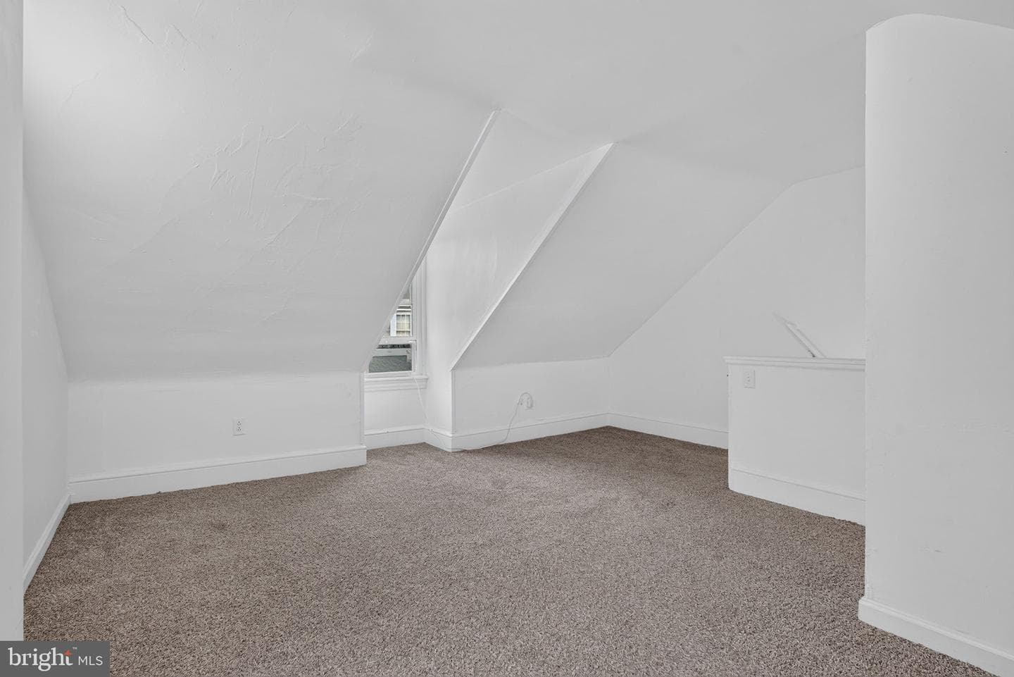 539 Woodward Street photo 25