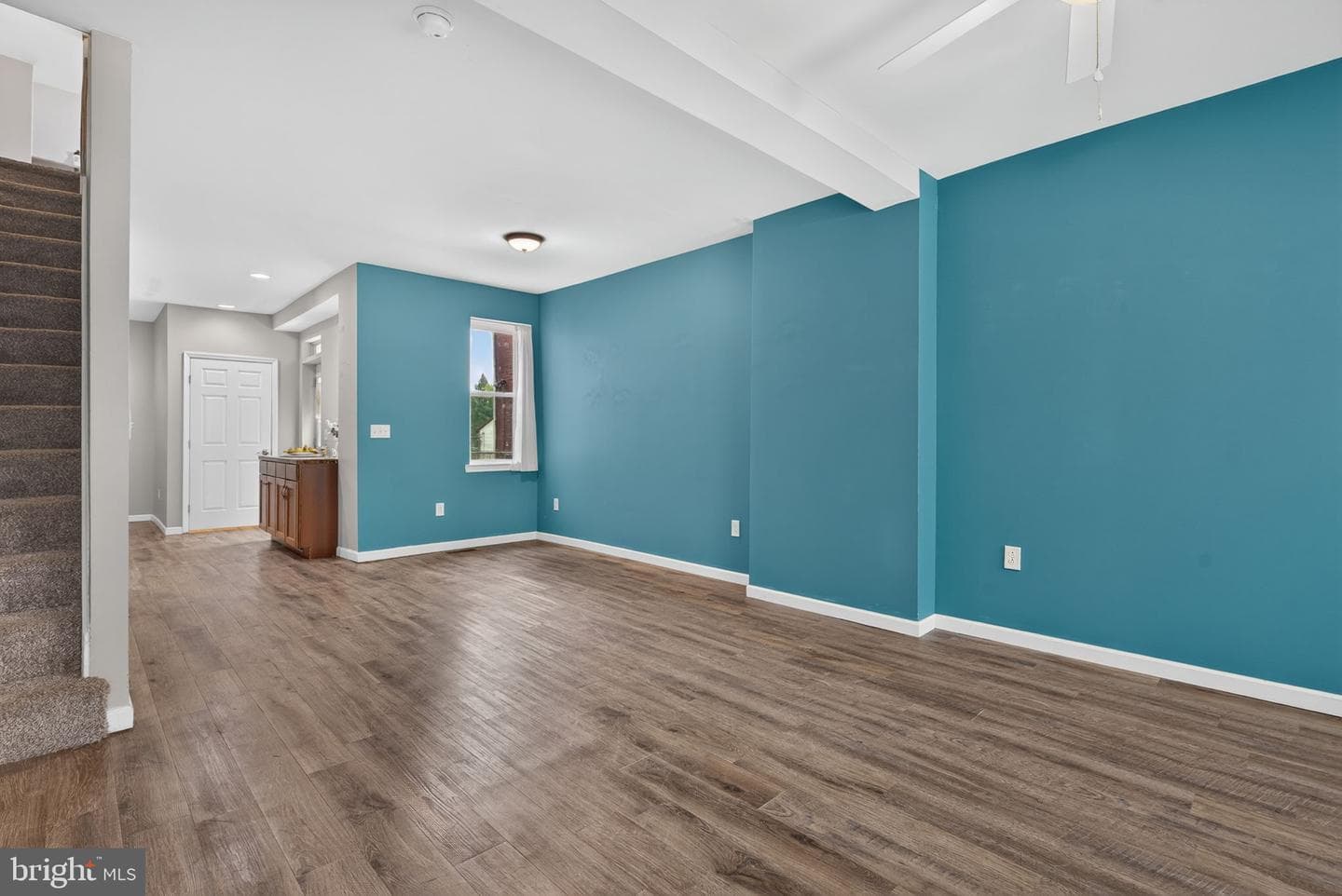 539 Woodward Street photo 4