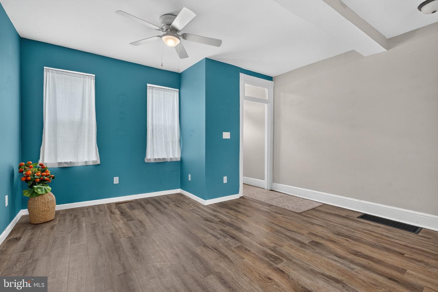 539 Woodward Street photo 5