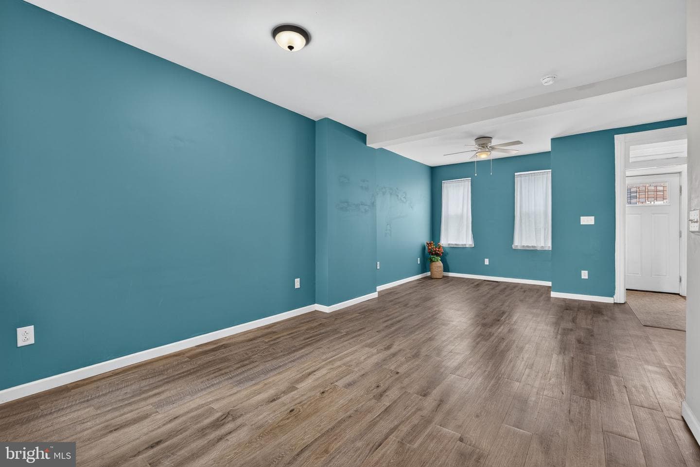 539 Woodward Street photo 8