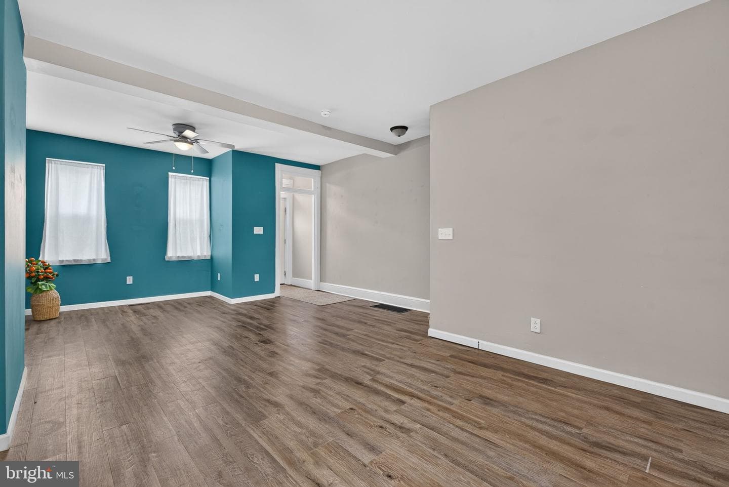 539 Woodward Street photo 9