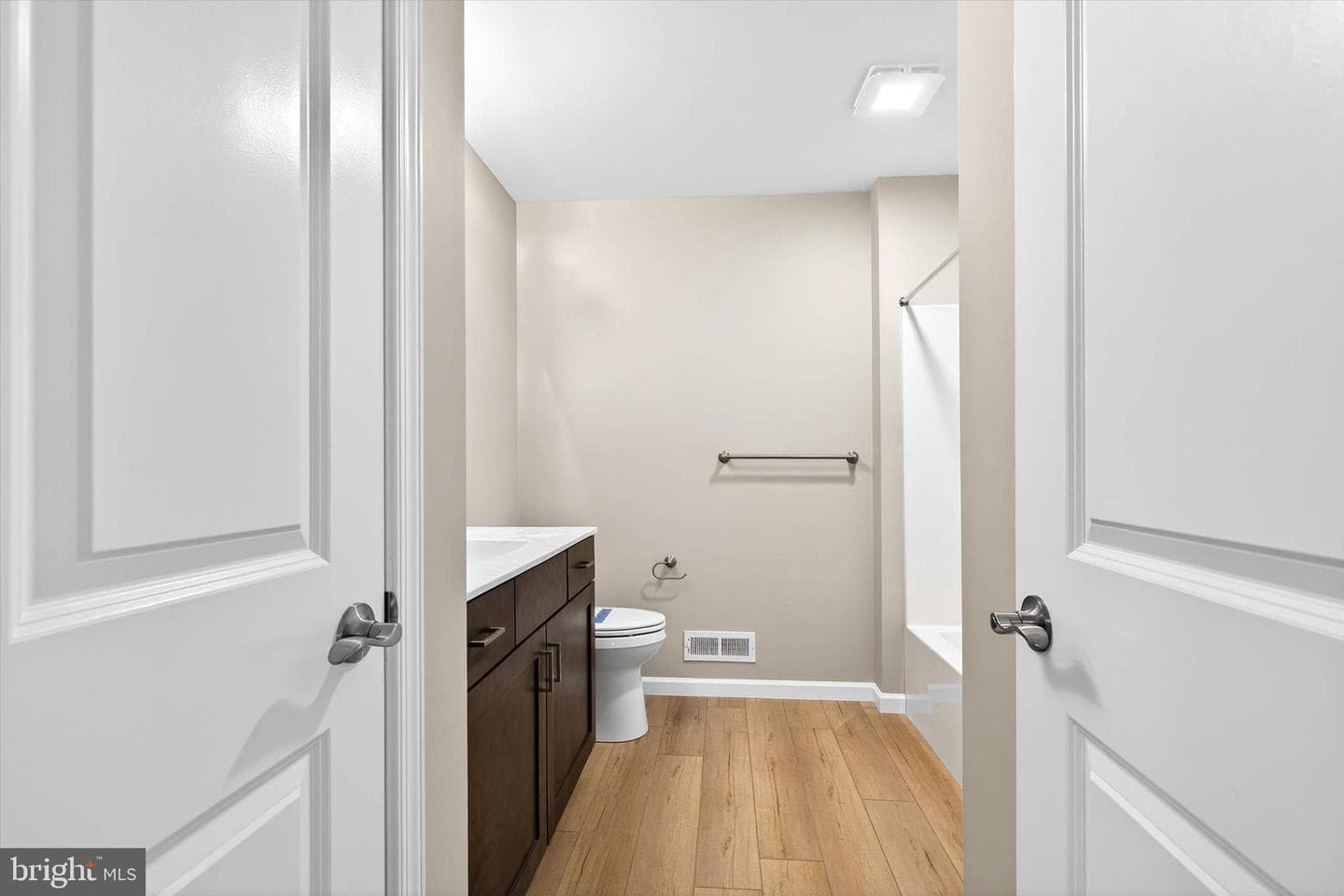 106 Hillard Field photo 35