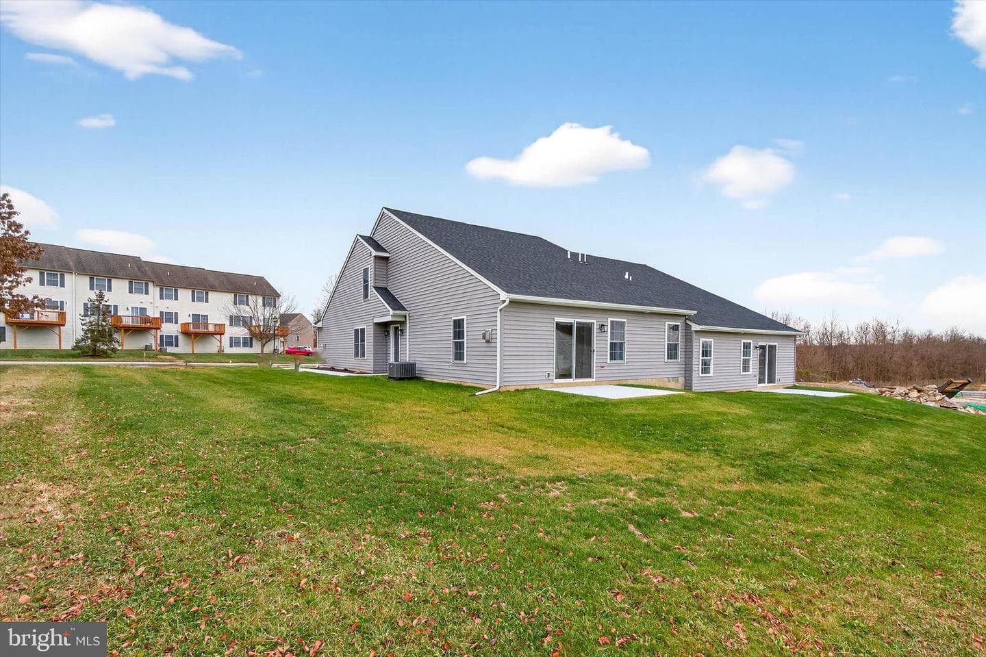 106 Hillard Field photo 41