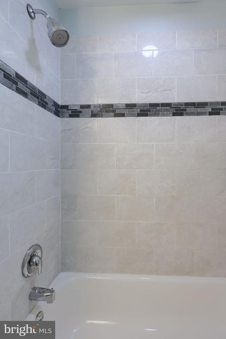 116 Oxford Drive photo 17
