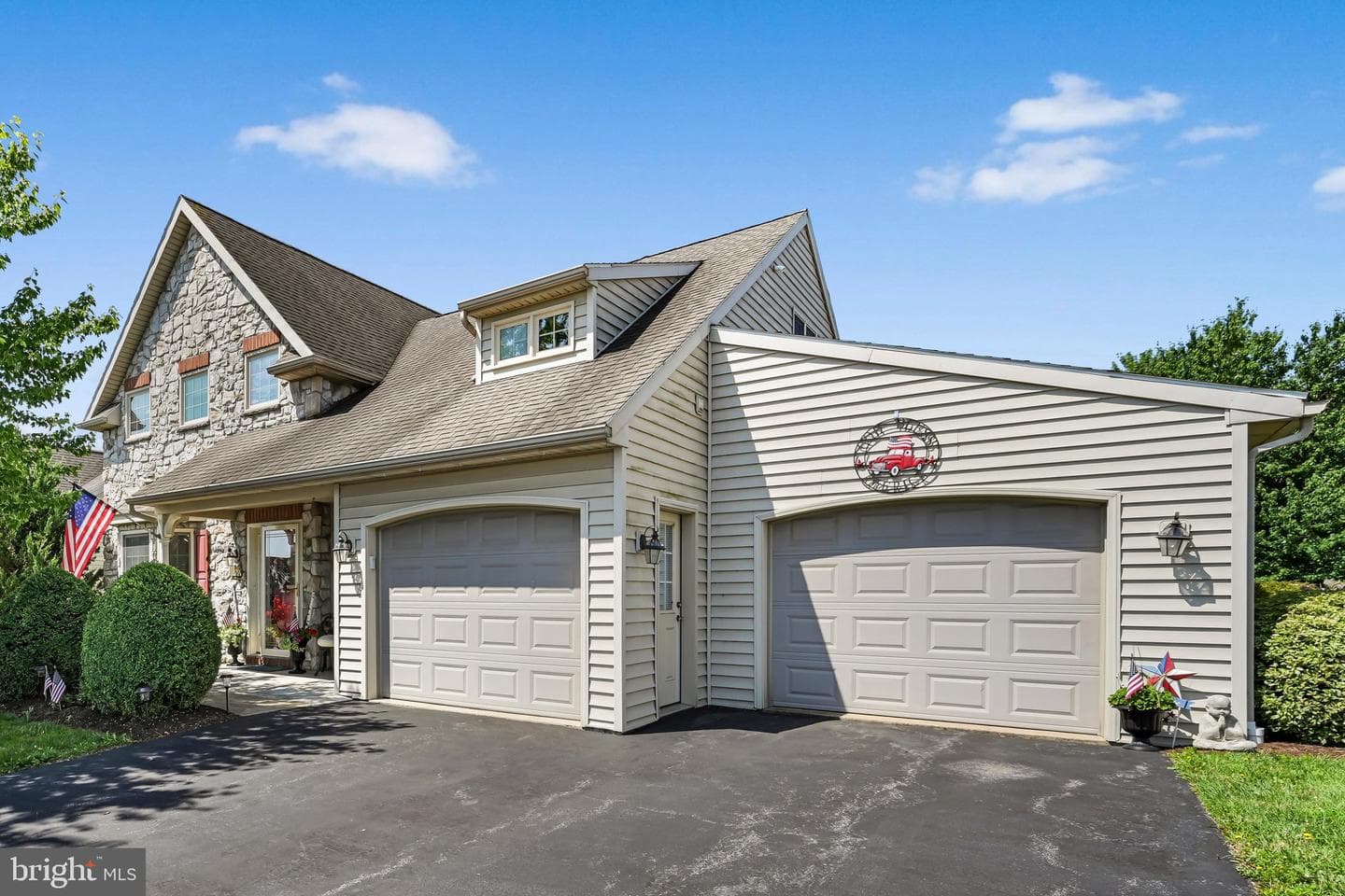 1066 Cambridge Drive, Manheim