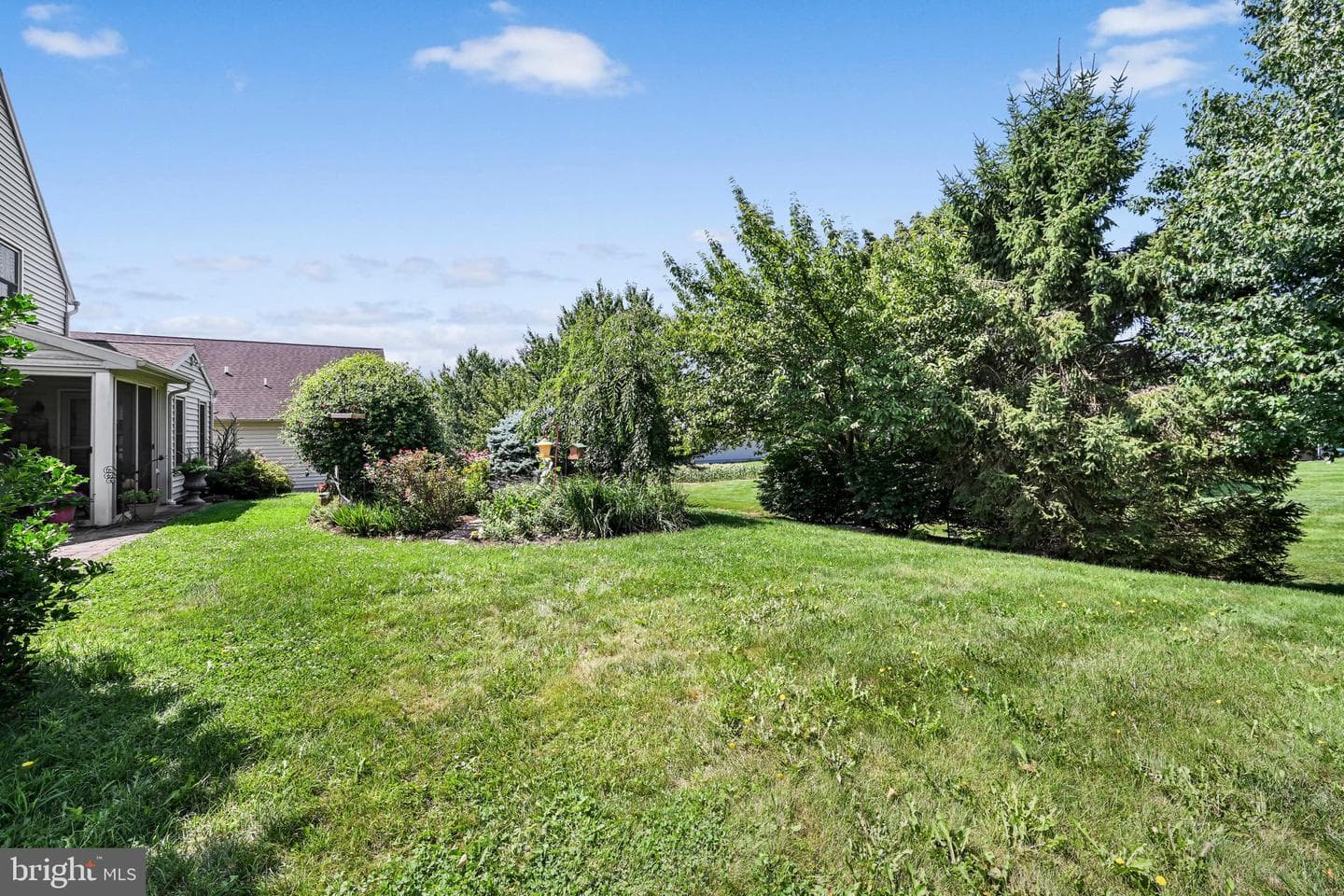 1066 Cambridge Drive photo 35