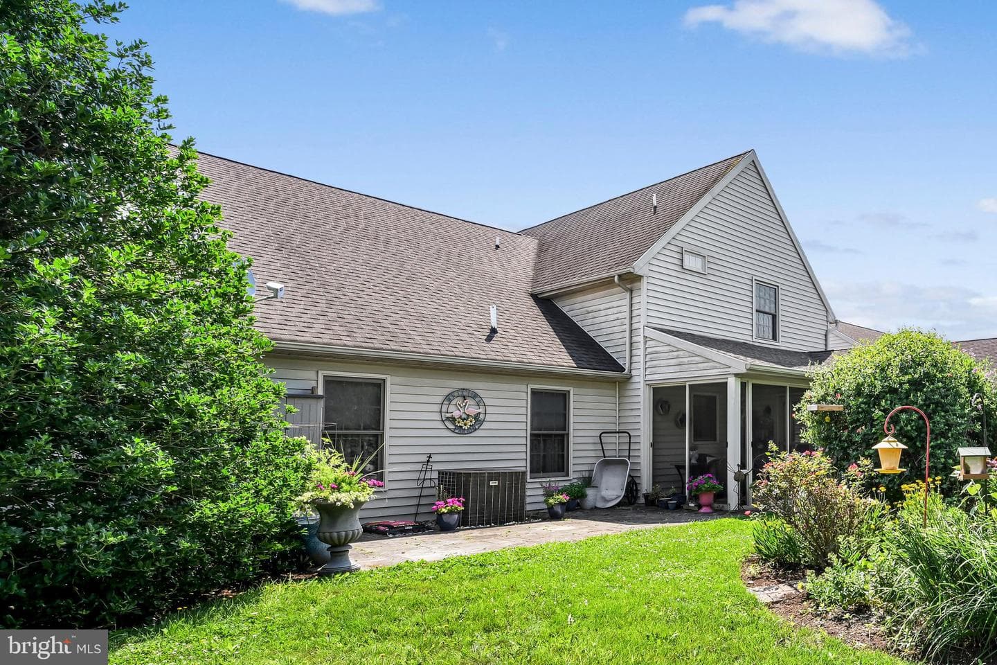 1066 Cambridge Drive photo 37