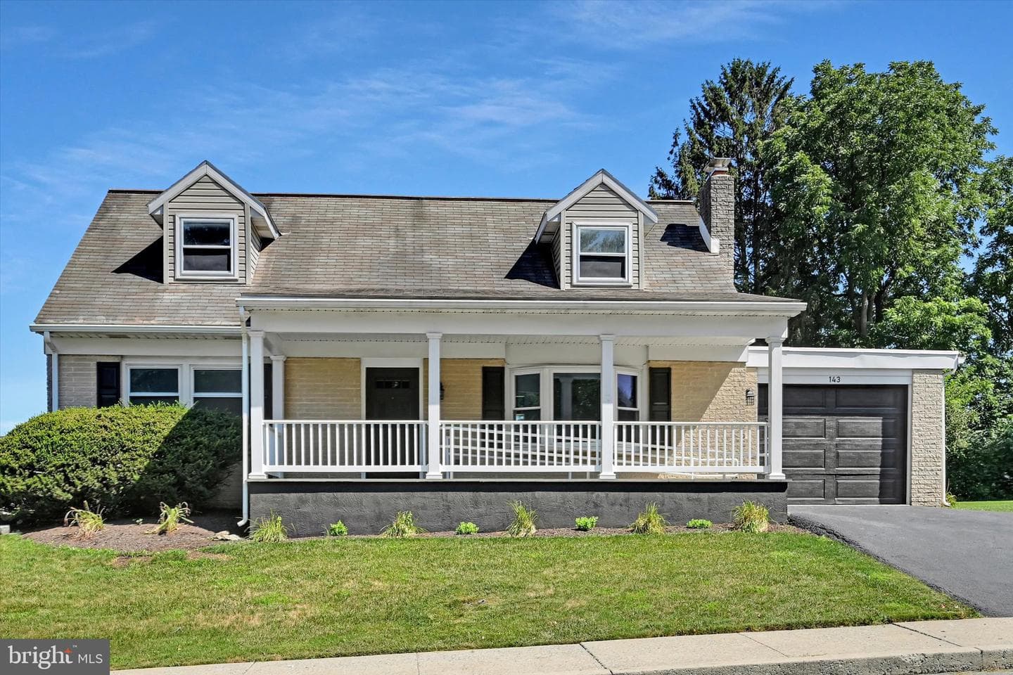 143 S Oak Street photo 1