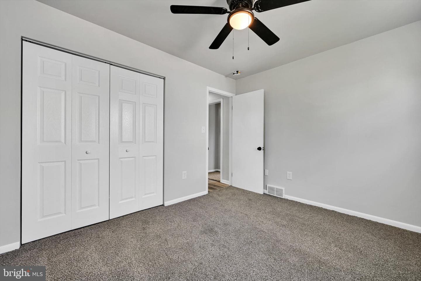 143 S Oak Street photo 15