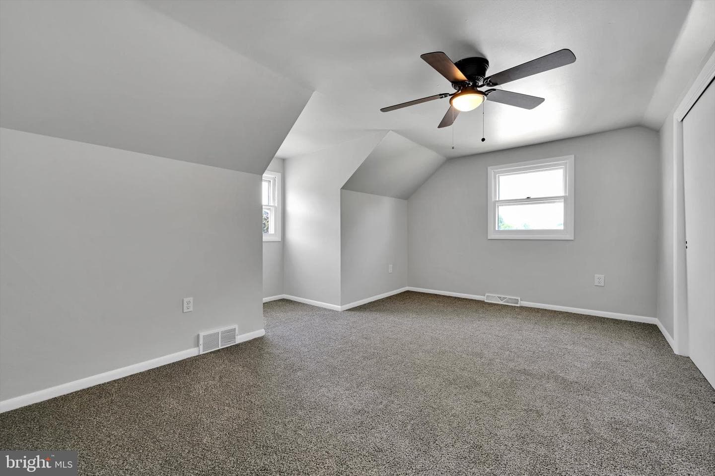 143 S Oak Street photo 18