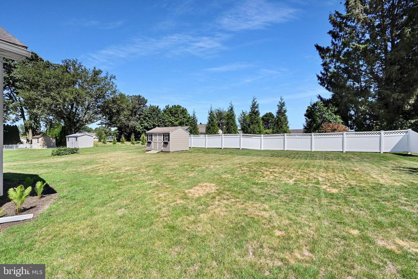 143 S Oak Street photo 21