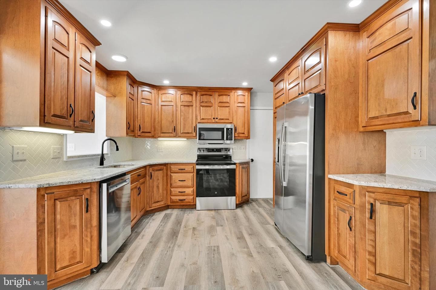 143 S Oak Street photo 6