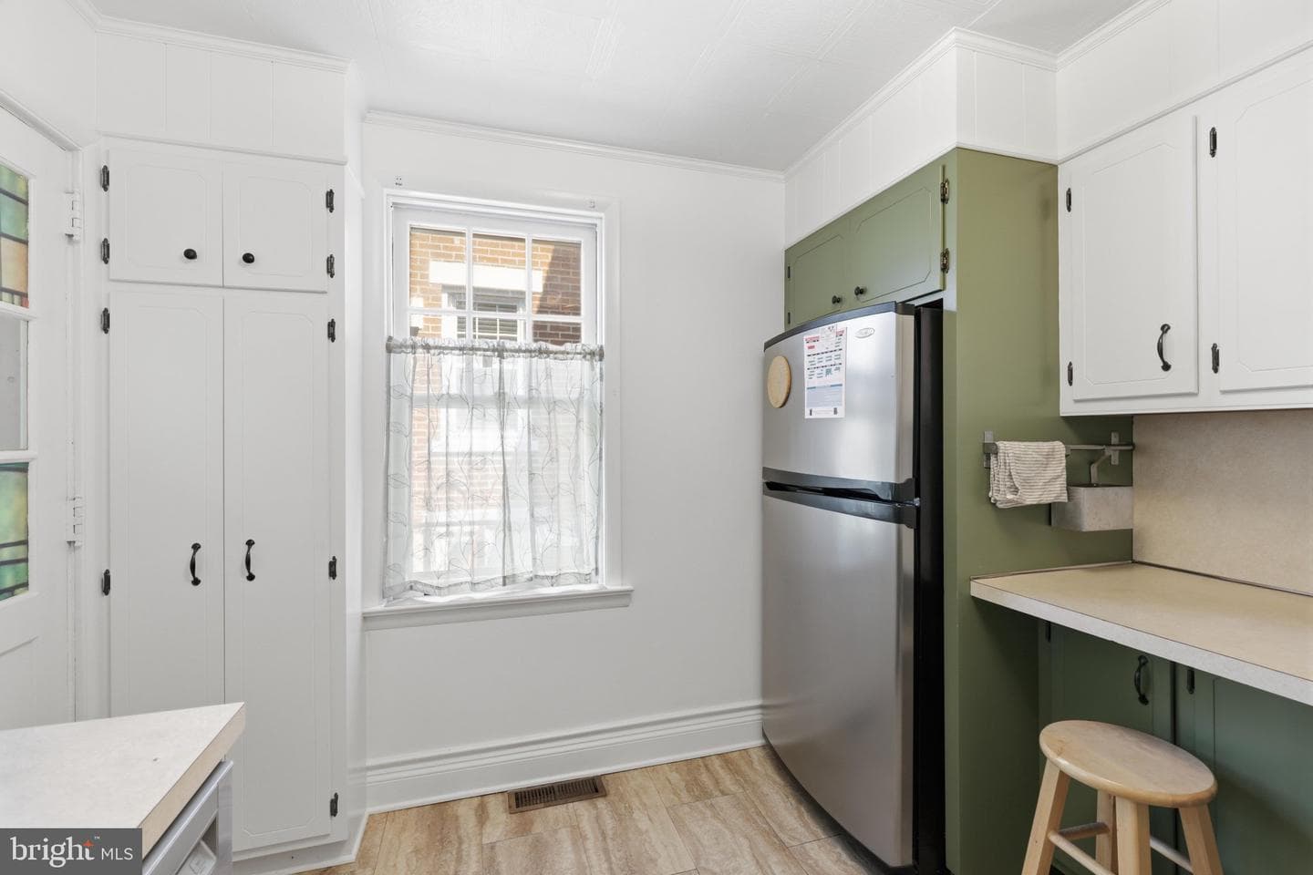 559 W Walnut Street photo 14