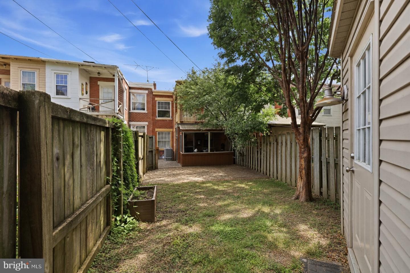559 W Walnut Street photo 34
