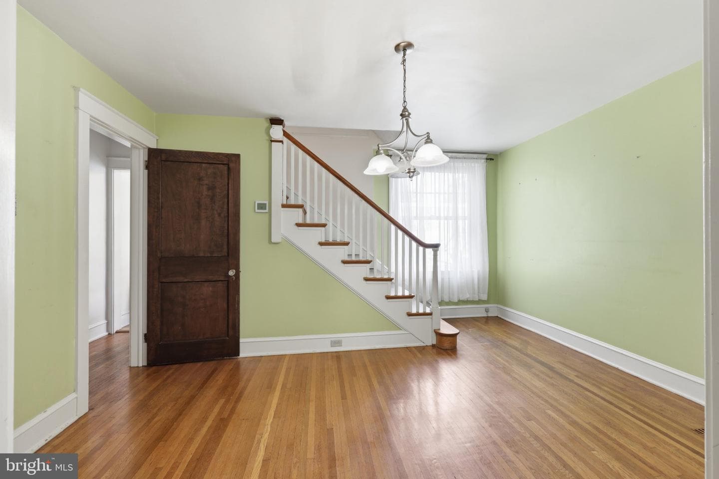 559 W Walnut Street photo 7