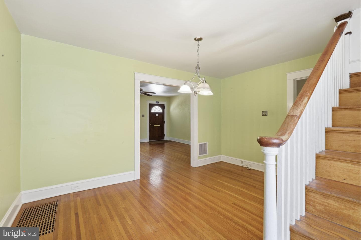 559 W Walnut Street photo 8