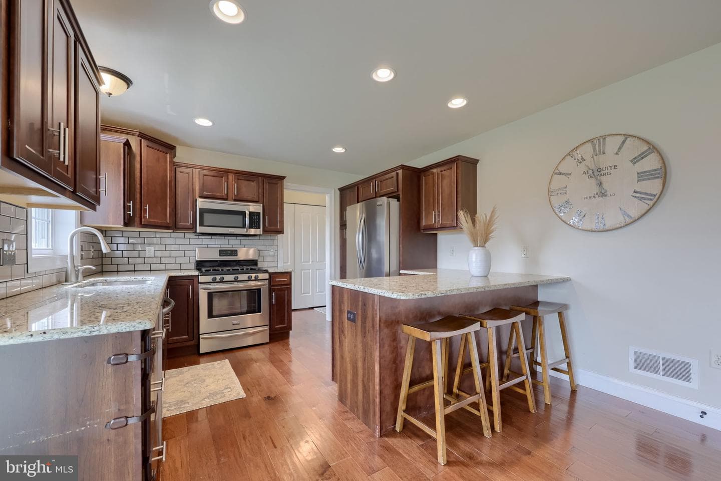 233 Loghes Drive photo 16