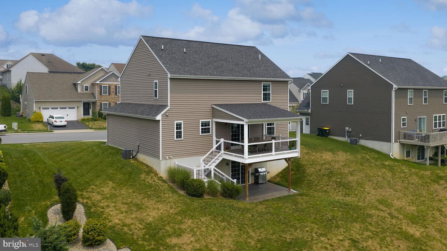 233 Loghes Drive photo 35