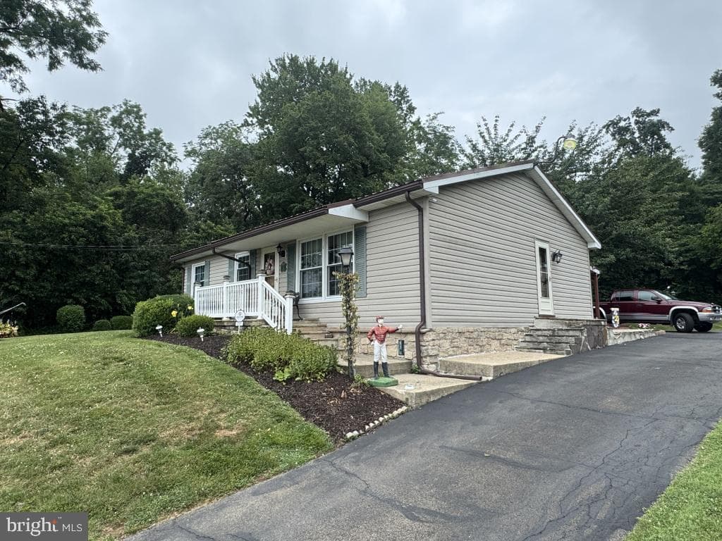 311 Little Britain Road photo 3