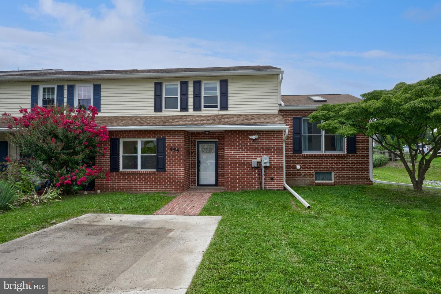 455 Crosswinds Drive photo 1