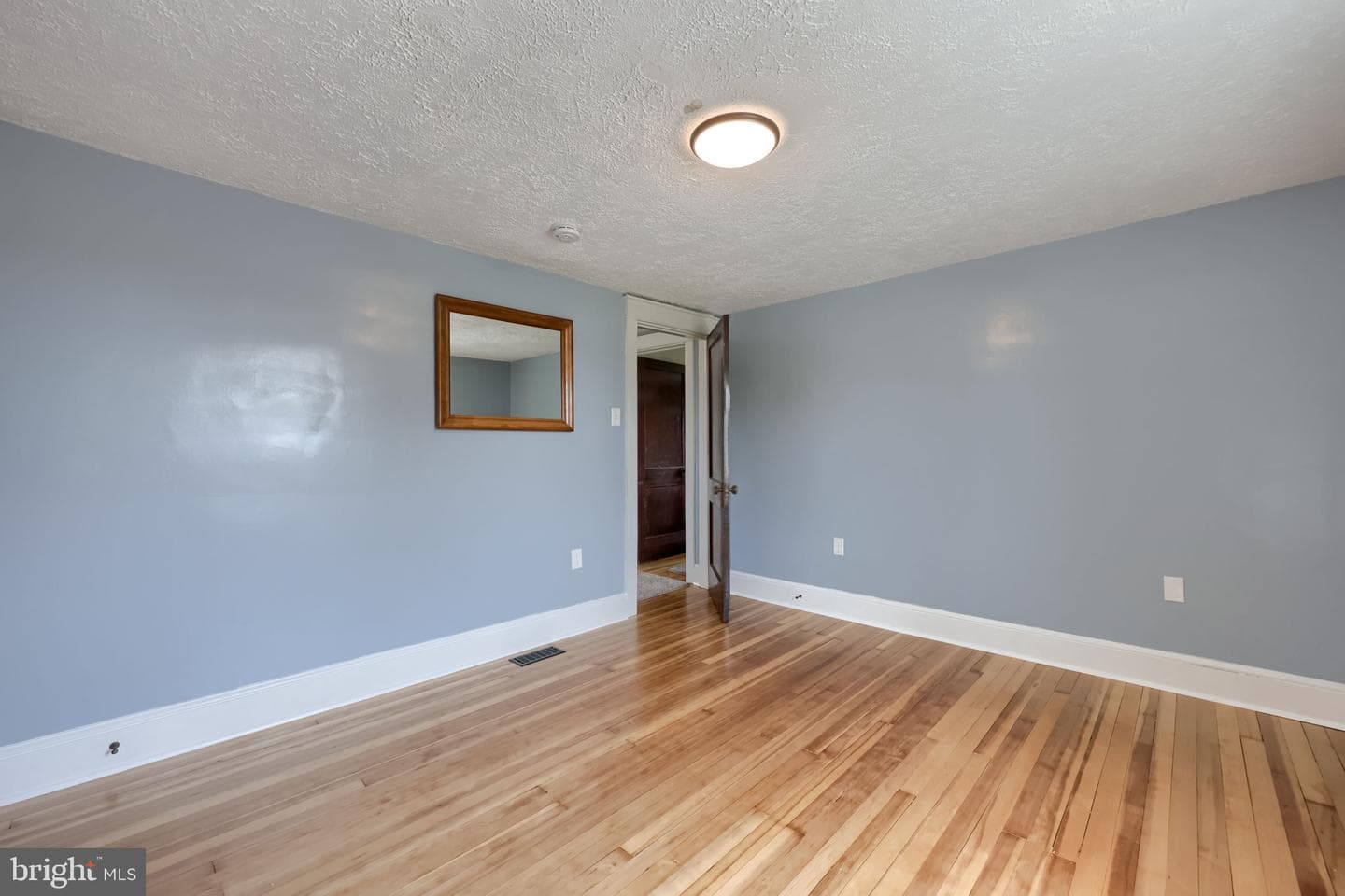 6045 Pine Street photo 32
