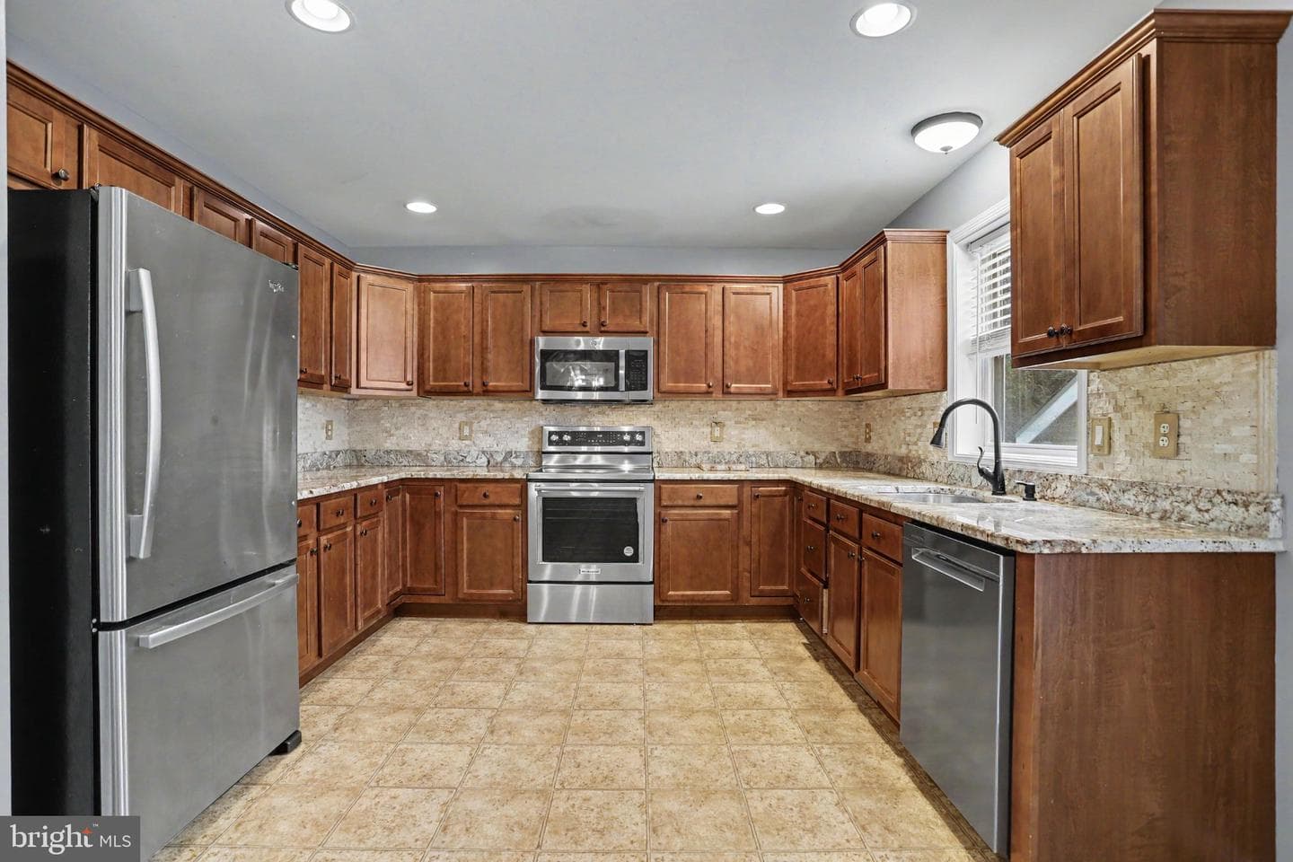239 Railroad Avenue photo 11