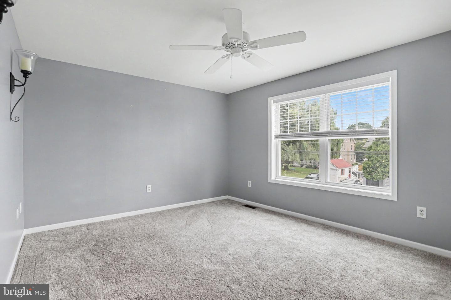 239 Railroad Avenue photo 13