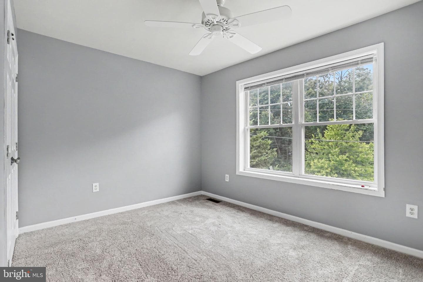239 Railroad Avenue photo 18