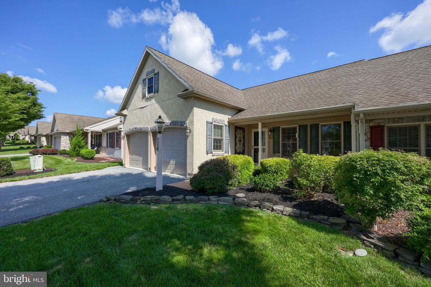 728 Heather Ridge photo 1