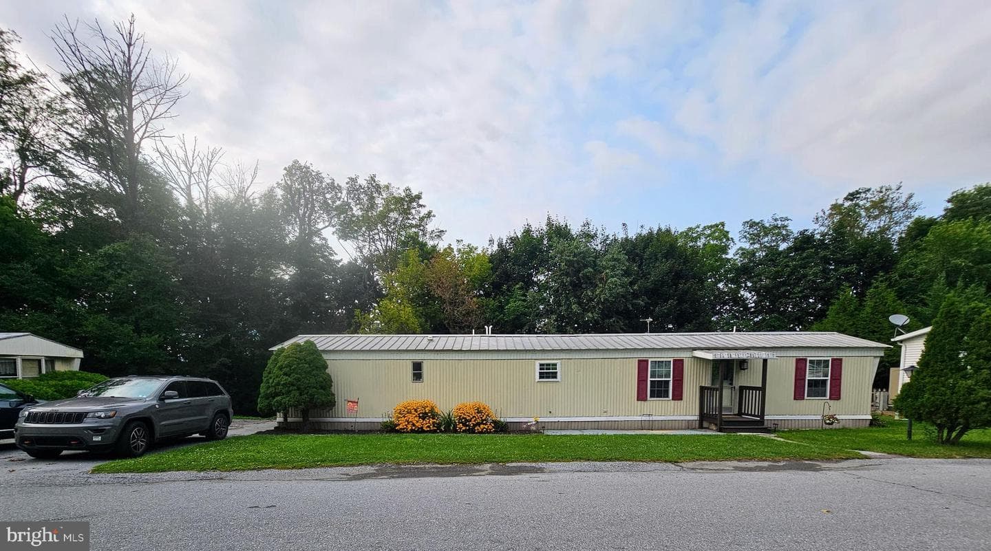 709 Primrose Lane photo 1