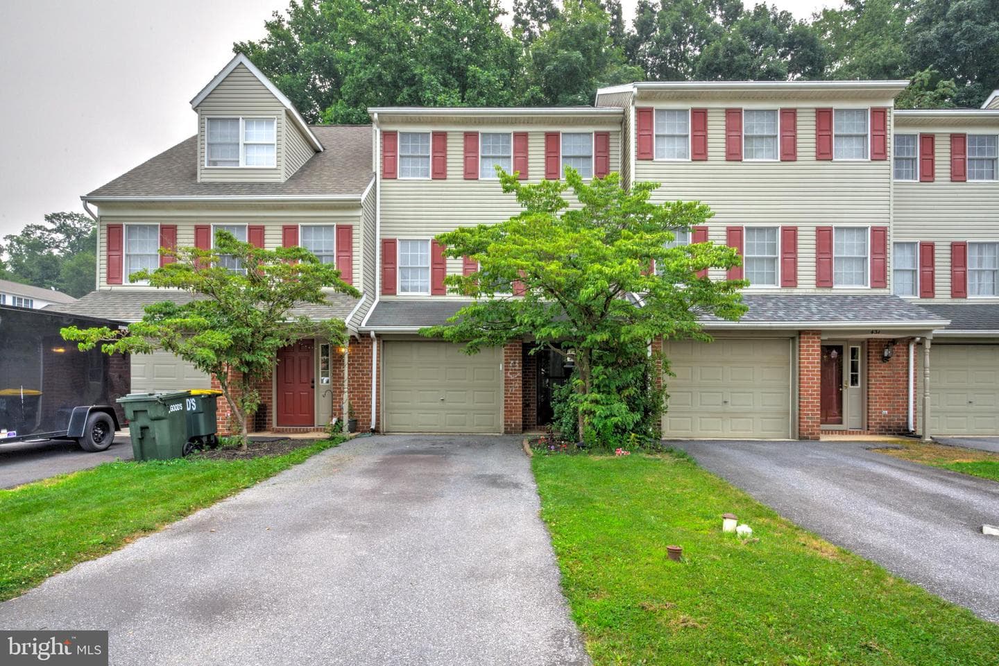 433 Crosswinds Drive photo 1