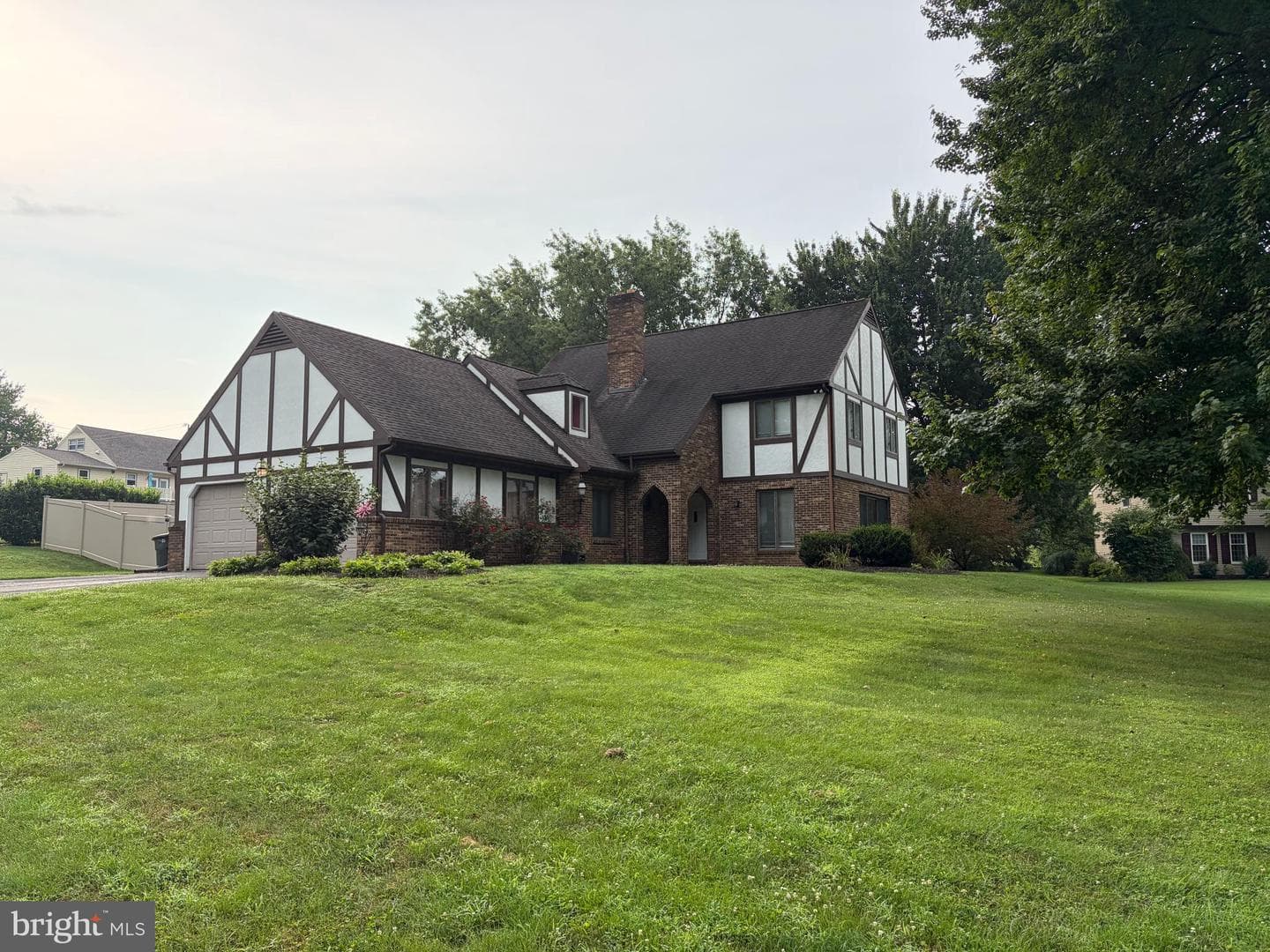 60 Country Court photo 1